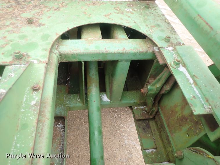image for item GF9717 John Deere 24T small square baler
