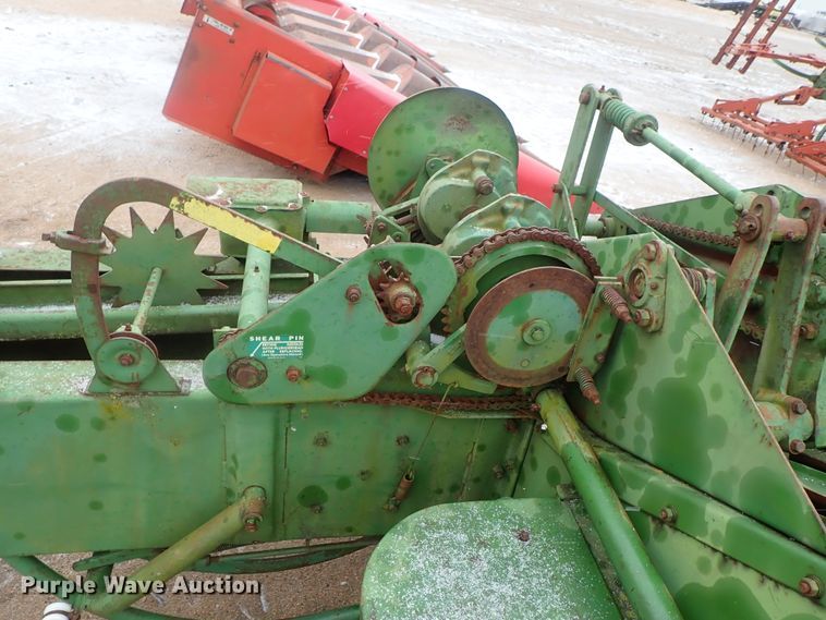 image for item GF9717 John Deere 24T small square baler