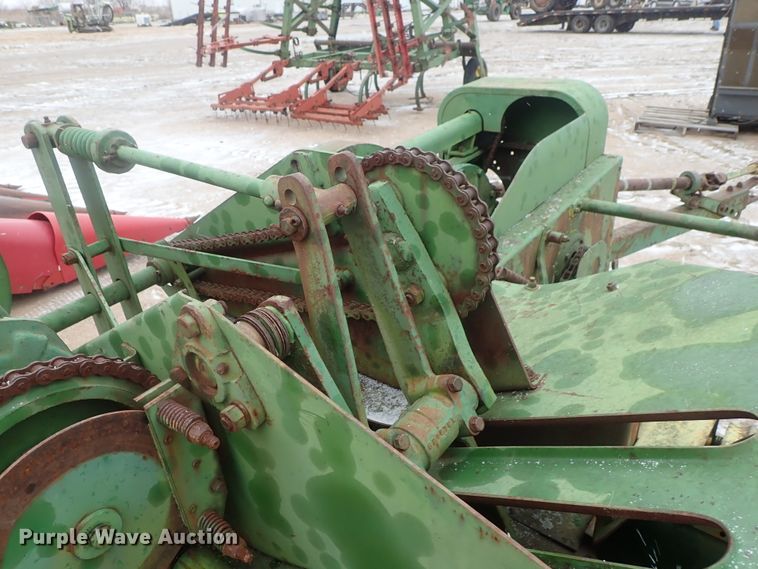 image for item GF9717 John Deere 24T small square baler