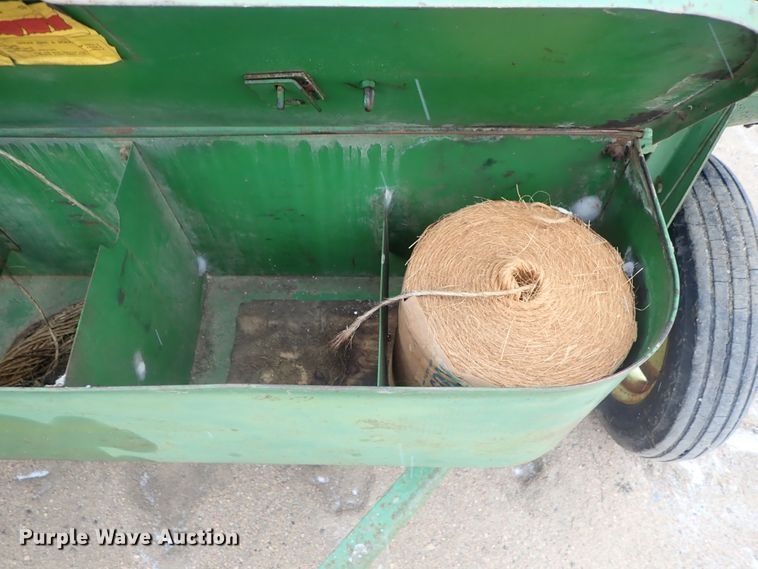 image for item GF9717 John Deere 24T small square baler