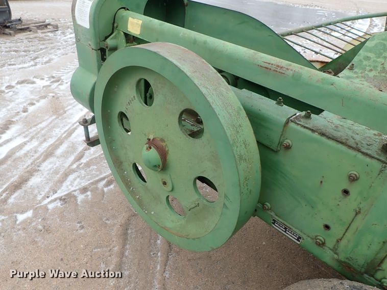 image for item GF9717 John Deere 24T small square baler