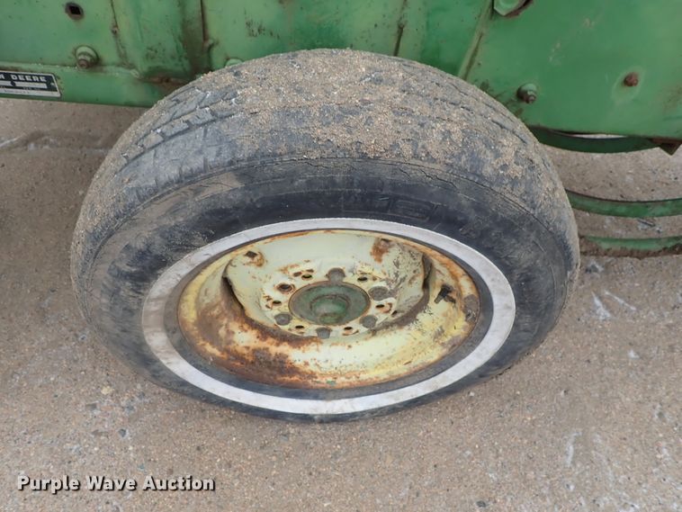 image for item GF9717 John Deere 24T small square baler