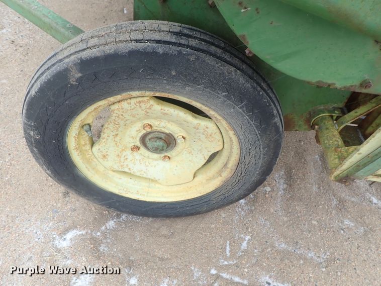 image for item GF9717 John Deere 24T small square baler