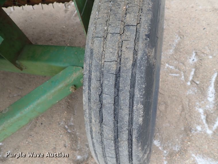 image for item GF9717 John Deere 24T small square baler