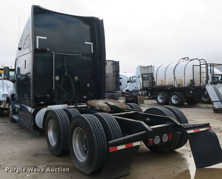 image for item DB10068 2012 Kenworth T700 semi truck