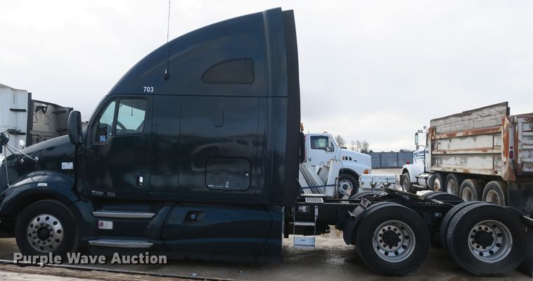 image for item DB10068 2012 Kenworth T700 semi truck