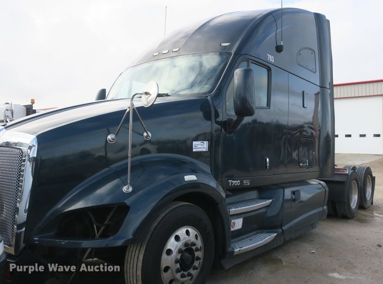 image for item DB10068 2012 Kenworth T700 semi truck