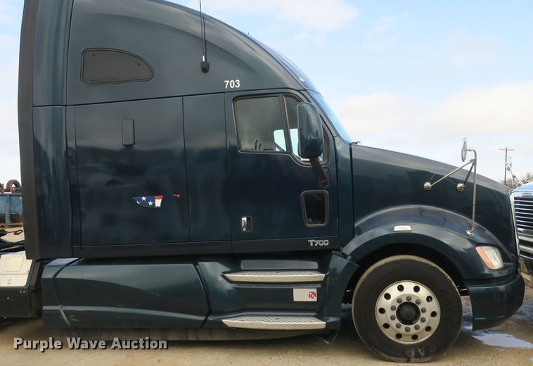 image for item DB10068 2012 Kenworth T700 semi truck