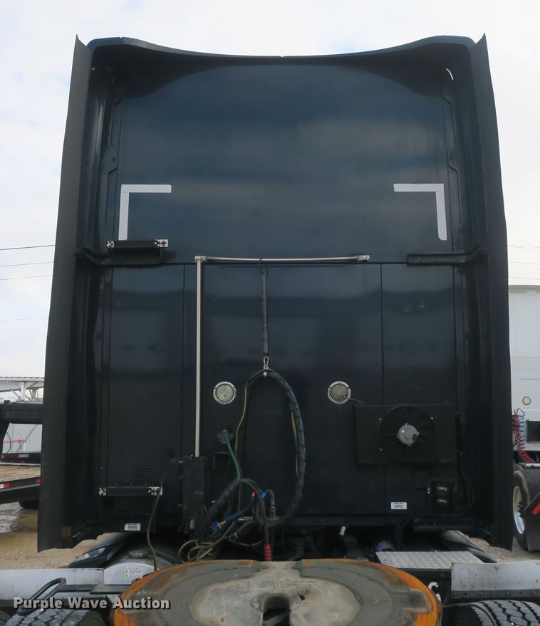 image for item DB10068 2012 Kenworth T700 semi truck