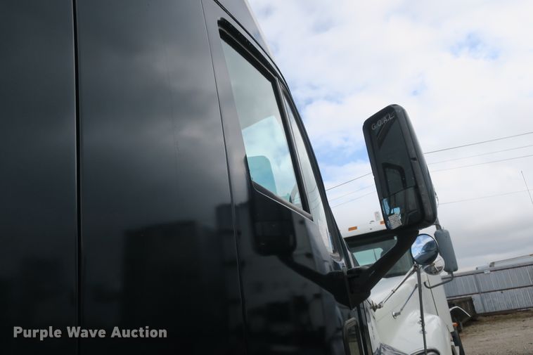 image for item DB10068 2012 Kenworth T700 semi truck