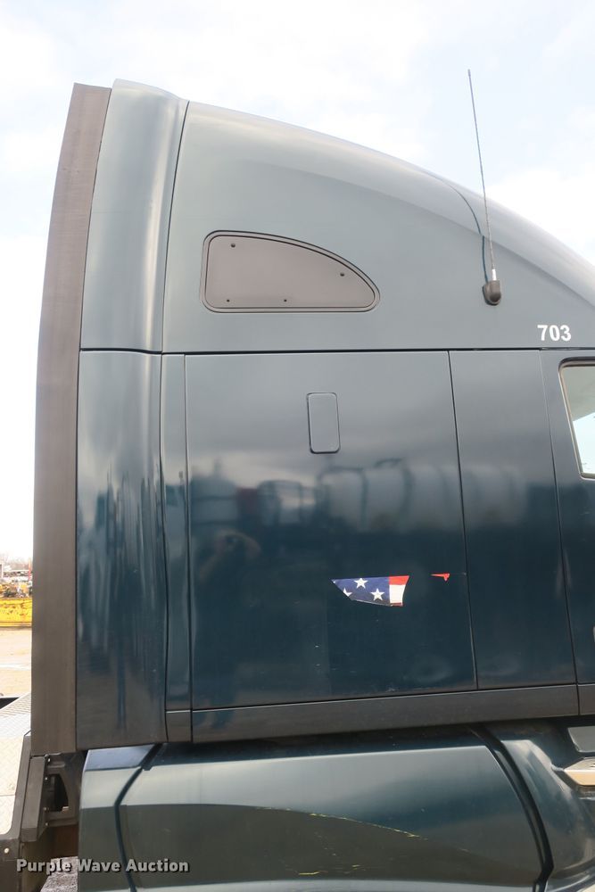 image for item DB10068 2012 Kenworth T700 semi truck