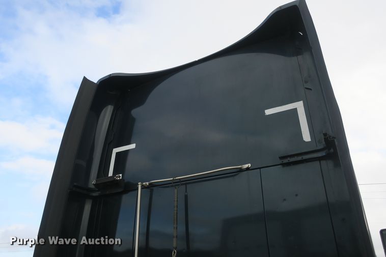 image for item DB10068 2012 Kenworth T700 semi truck