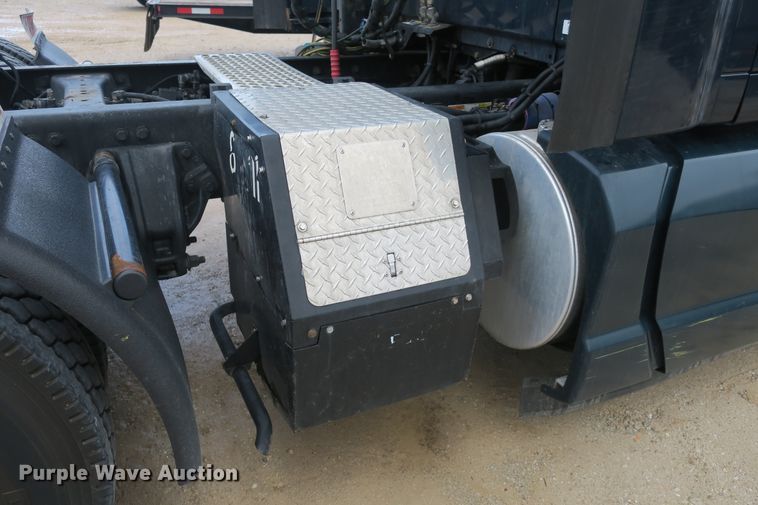 image for item DB10068 2012 Kenworth T700 semi truck