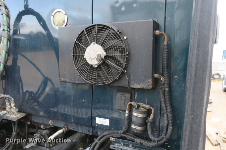 image for item DB10068 2012 Kenworth T700 semi truck