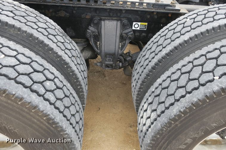 image for item DB10068 2012 Kenworth T700 semi truck