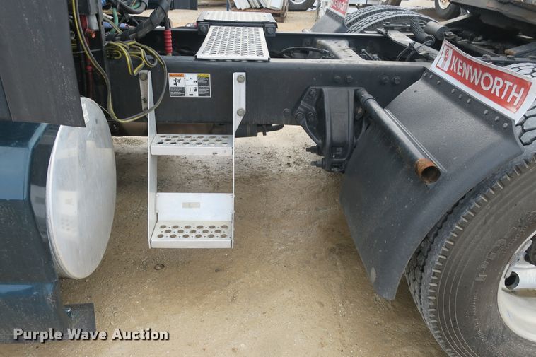 image for item DB10068 2012 Kenworth T700 semi truck