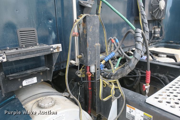 image for item DB10068 2012 Kenworth T700 semi truck