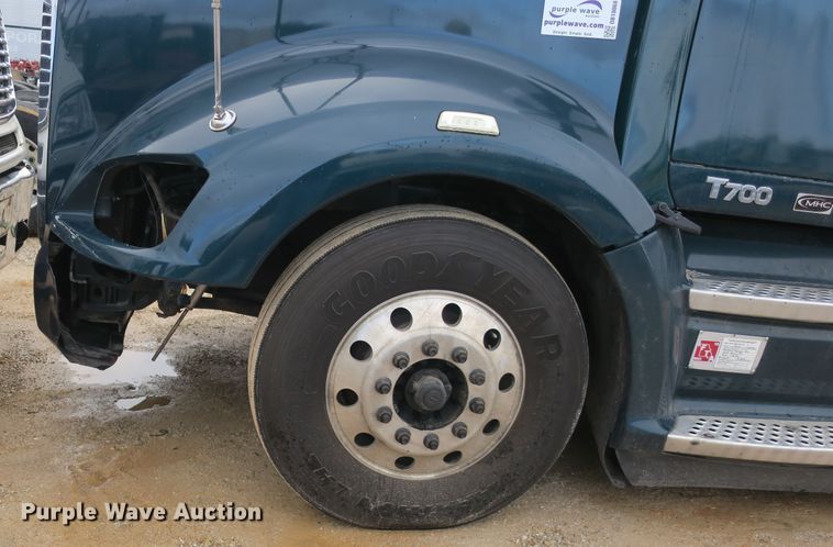 image for item DB10068 2012 Kenworth T700 semi truck