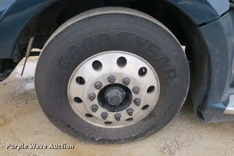 image for item DB10068 2012 Kenworth T700 semi truck