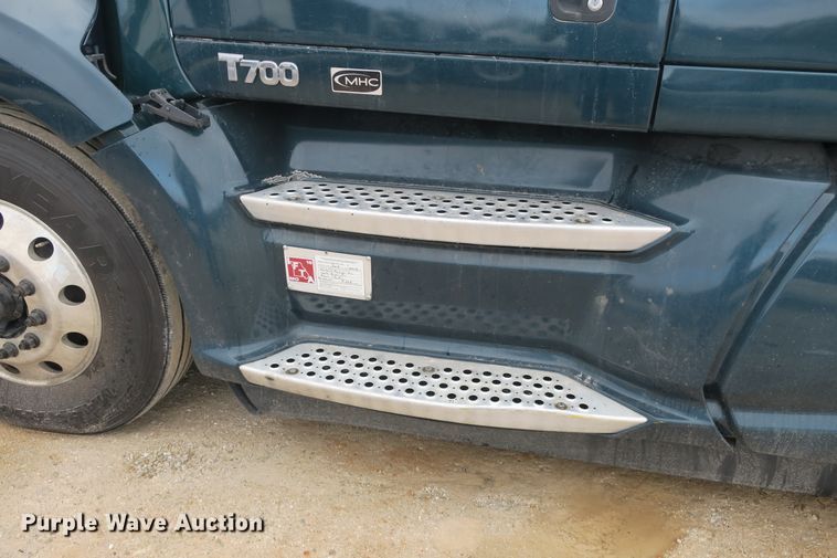 image for item DB10068 2012 Kenworth T700 semi truck