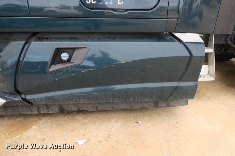 image for item DB10068 2012 Kenworth T700 semi truck