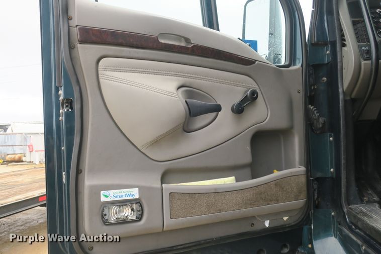 image for item DB10068 2012 Kenworth T700 semi truck