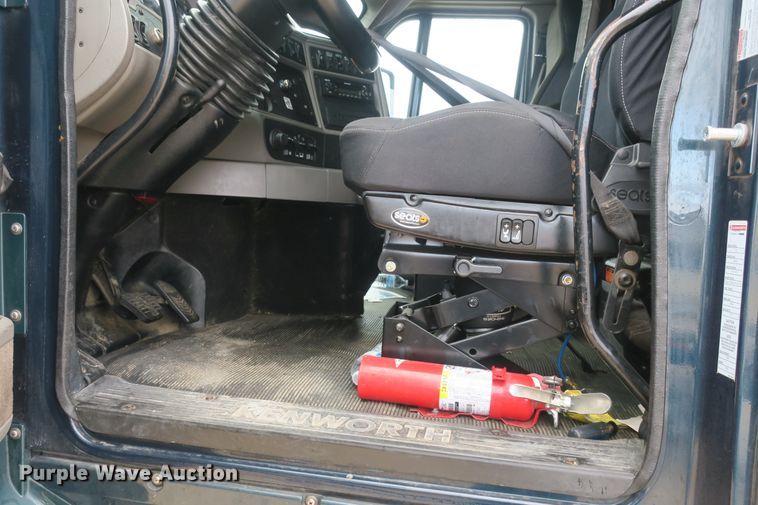 image for item DB10068 2012 Kenworth T700 semi truck