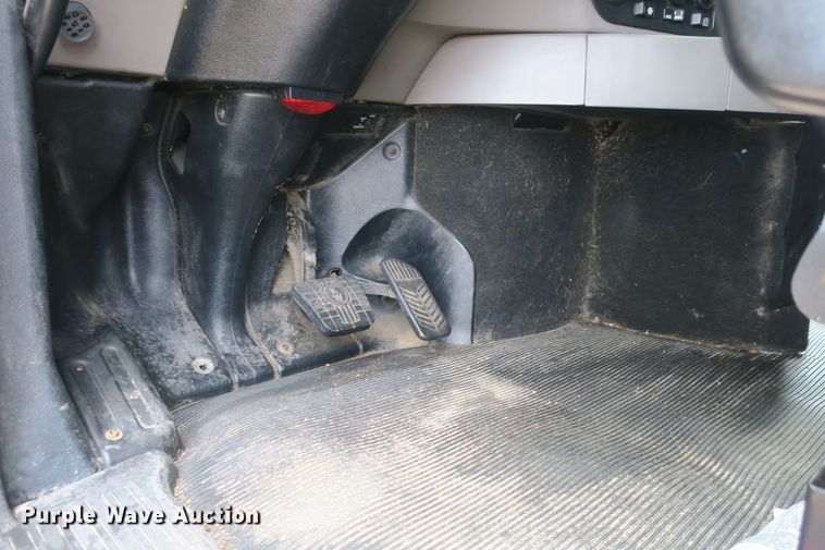 image for item DB10068 2012 Kenworth T700 semi truck