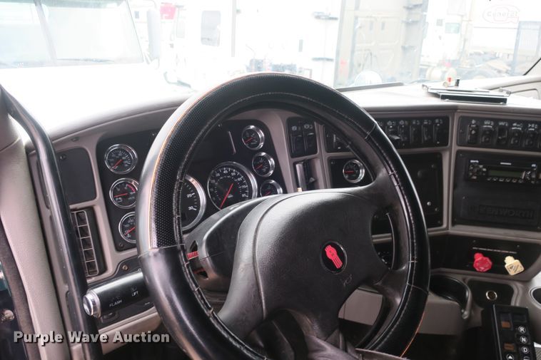 image for item DB10068 2012 Kenworth T700 semi truck