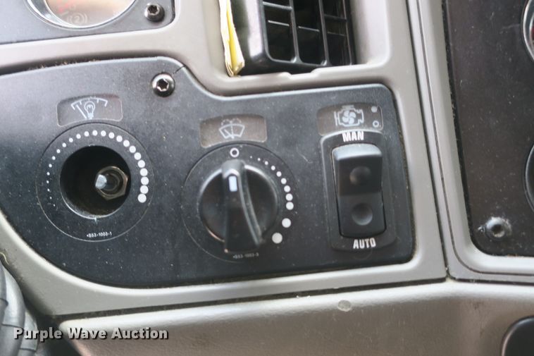 image for item DB10068 2012 Kenworth T700 semi truck