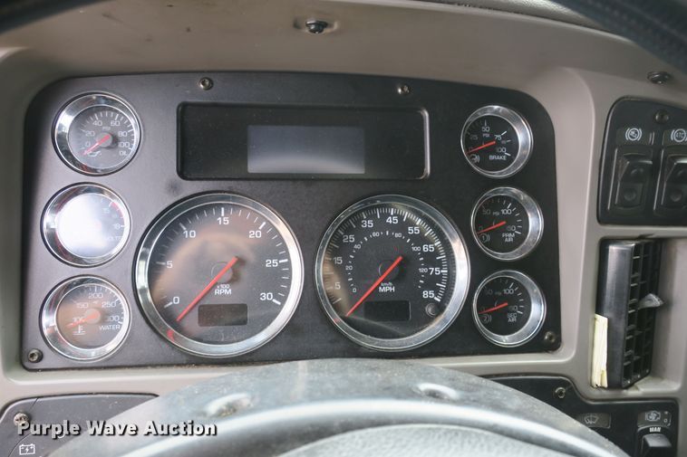 image for item DB10068 2012 Kenworth T700 semi truck