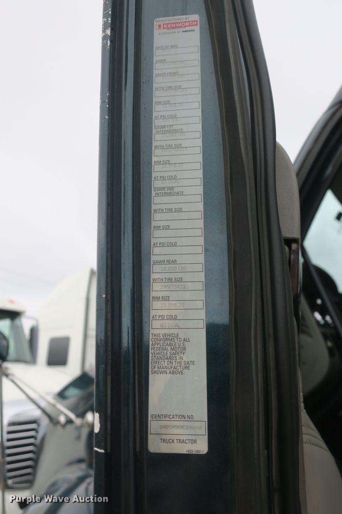 image for item DB10068 2012 Kenworth T700 semi truck