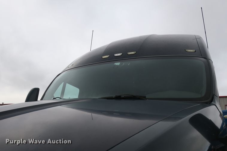 image for item DB10068 2012 Kenworth T700 semi truck