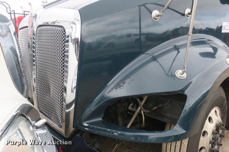 image for item DB10068 2012 Kenworth T700 semi truck