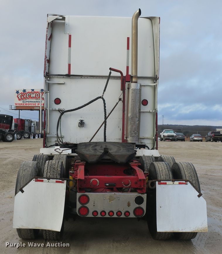 image for item DB10069 1993 Freightliner FLD120 semi truck