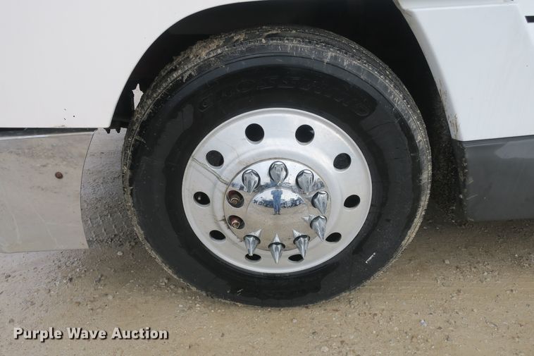 image for item DB10069 1993 Freightliner FLD120 semi truck