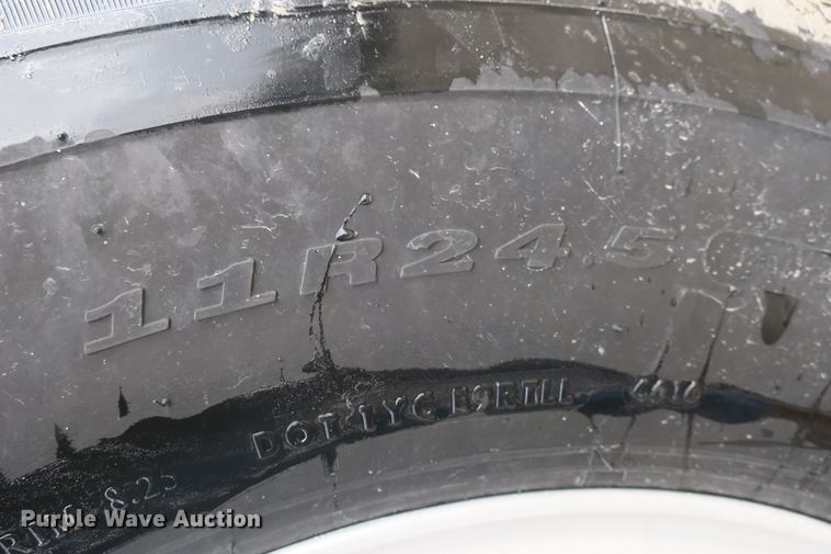 image for item DB10069 1993 Freightliner FLD120 semi truck