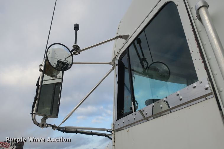 image for item DB10069 1993 Freightliner FLD120 semi truck