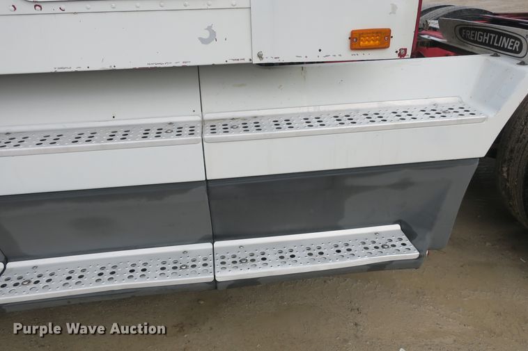 image for item DB10069 1993 Freightliner FLD120 semi truck