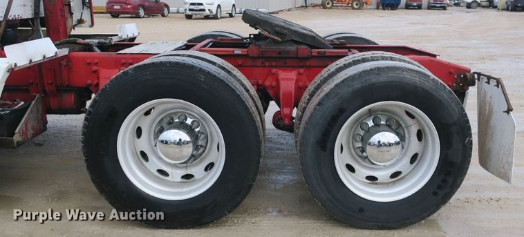 image for item DB10069 1993 Freightliner FLD120 semi truck