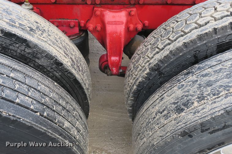 image for item DB10069 1993 Freightliner FLD120 semi truck