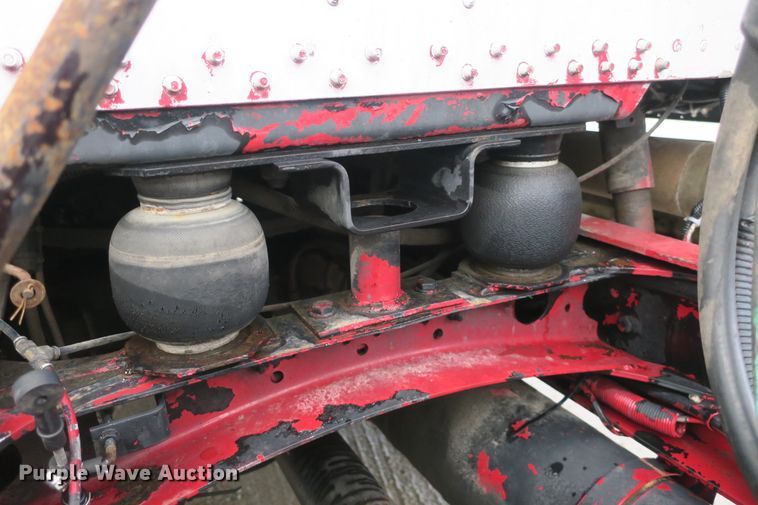 image for item DB10069 1993 Freightliner FLD120 semi truck