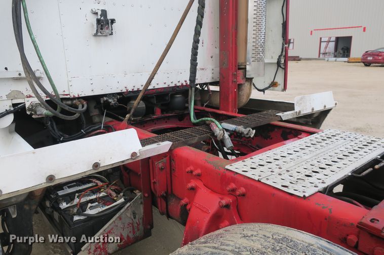 image for item DB10069 1993 Freightliner FLD120 semi truck