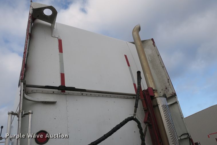 image for item DB10069 1993 Freightliner FLD120 semi truck