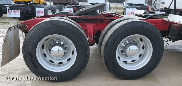 image for item DB10069 1993 Freightliner FLD120 semi truck