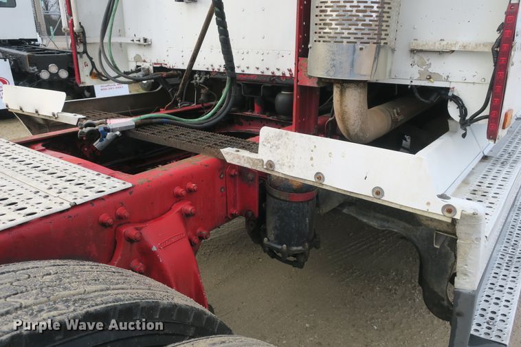 image for item DB10069 1993 Freightliner FLD120 semi truck