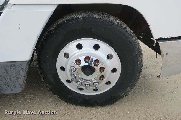 image for item DB10069 1993 Freightliner FLD120 semi truck