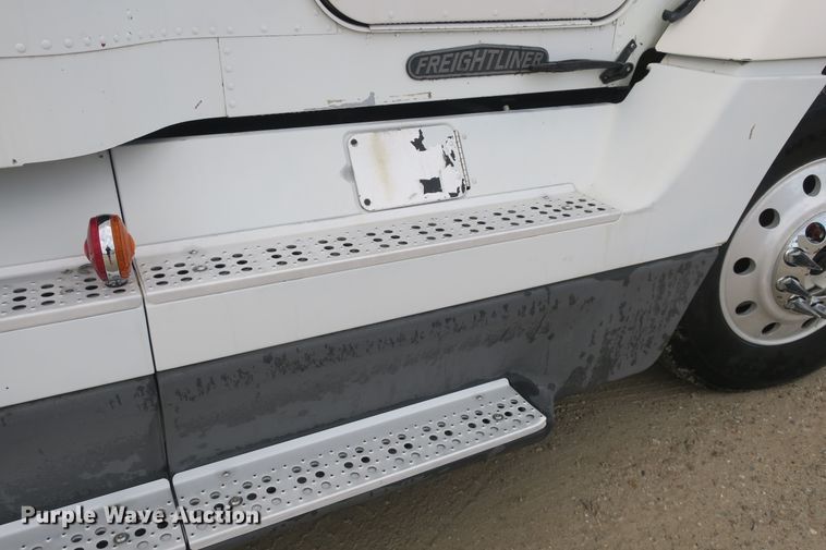 image for item DB10069 1993 Freightliner FLD120 semi truck