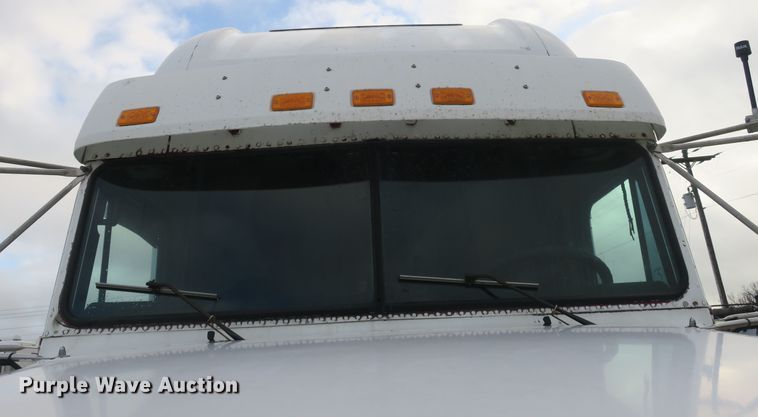 image for item DB10069 1993 Freightliner FLD120 semi truck