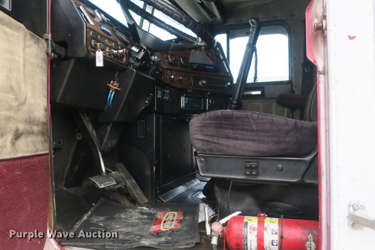 image for item DB10069 1993 Freightliner FLD120 semi truck